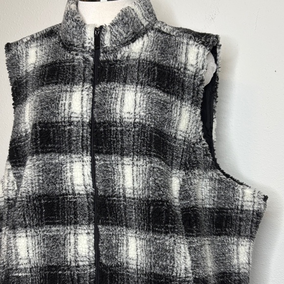 CJ Banks size 3X Black and White Plaid Vest - Picture 3 of 8